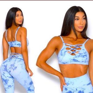 Bombshell Sportswear Tie-Tye Sports-bra size Medium included’s padding.